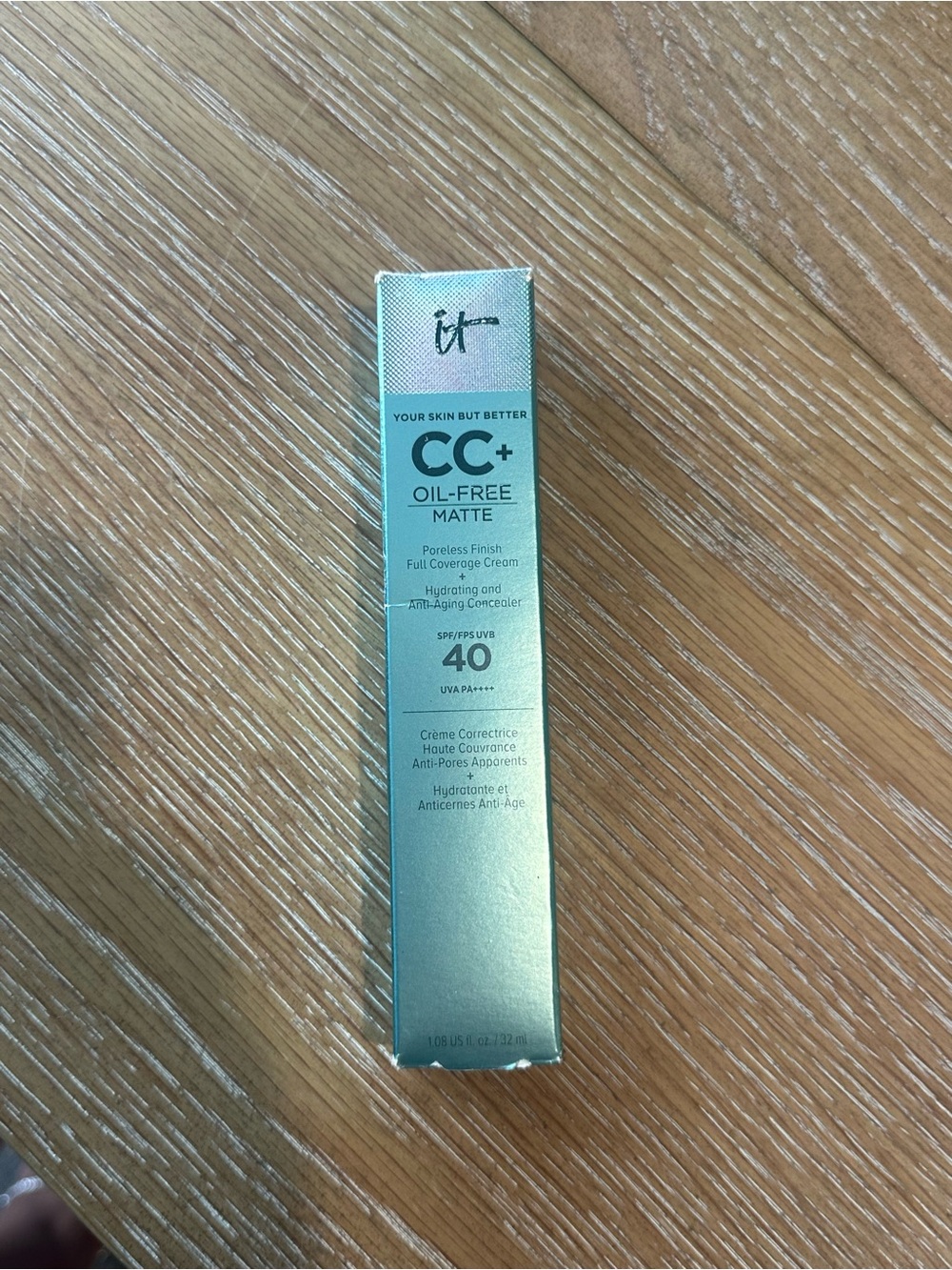it cosmetics CC+ Oil-Free Matte Cream Color Light in Mint Green Packaging.